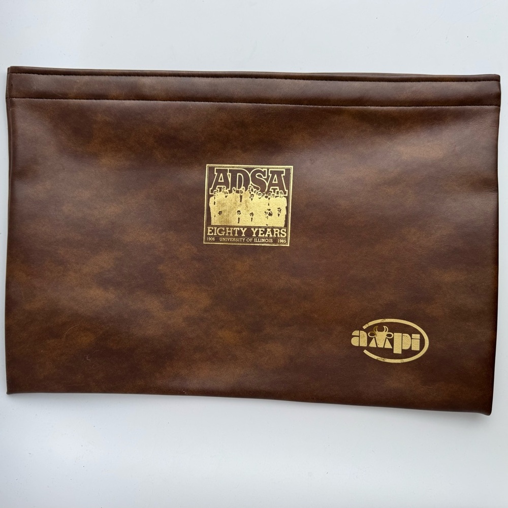 Portfolio Brown Pleather American Dairy Science Assn 1985 University of IL VTG